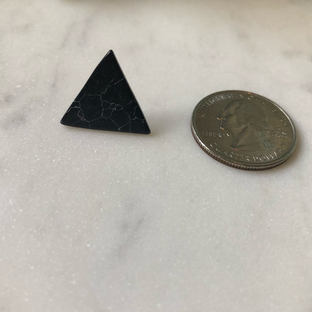 Black Marble Stud Triangle Earrings - Picture 4 of 5
